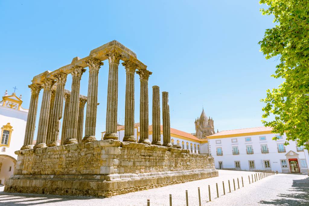 Temple de Diana, Évora - Living Tours